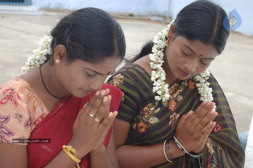 Ganja Koottam Tamil Movie Stills - 26 / 46 photos