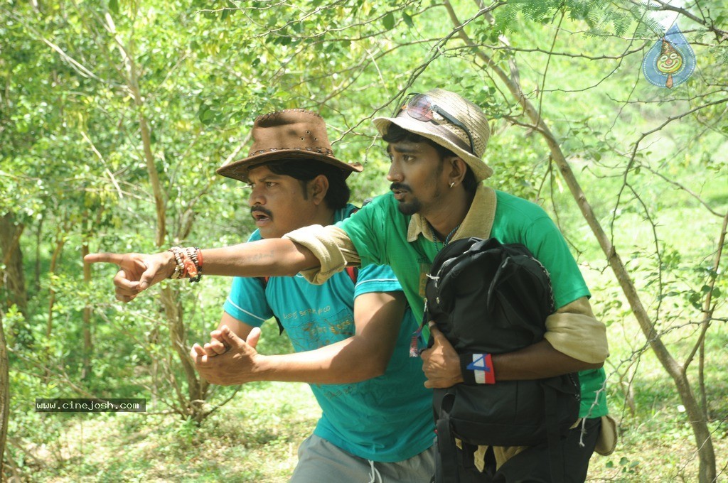 Gatham Movie Stills - 18 / 60 photos