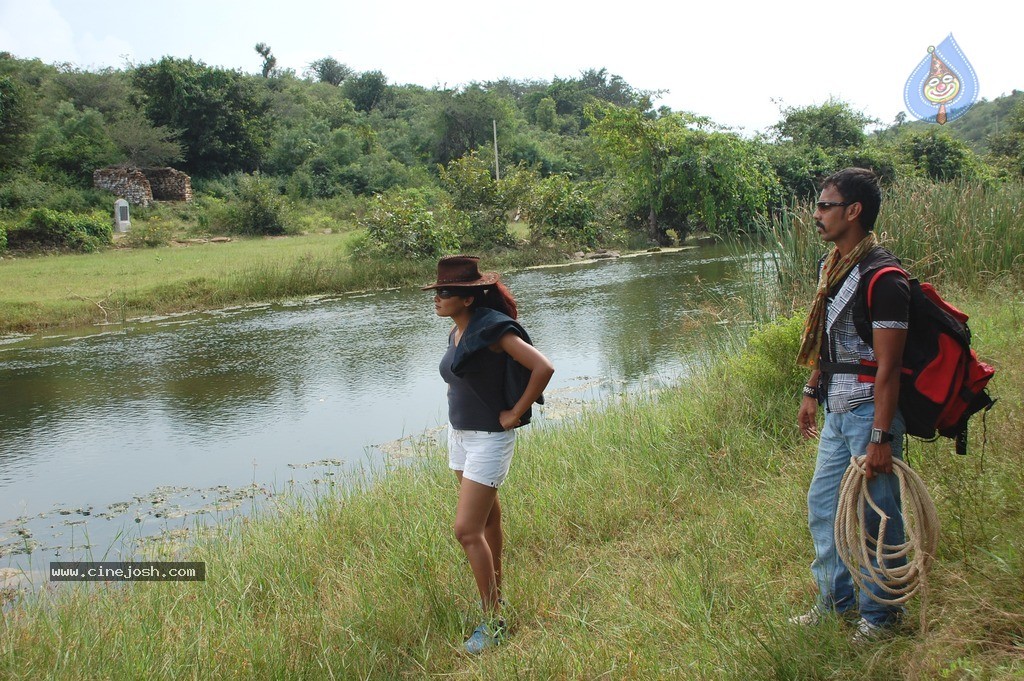 Gatham Movie Stills - 48 / 60 photos