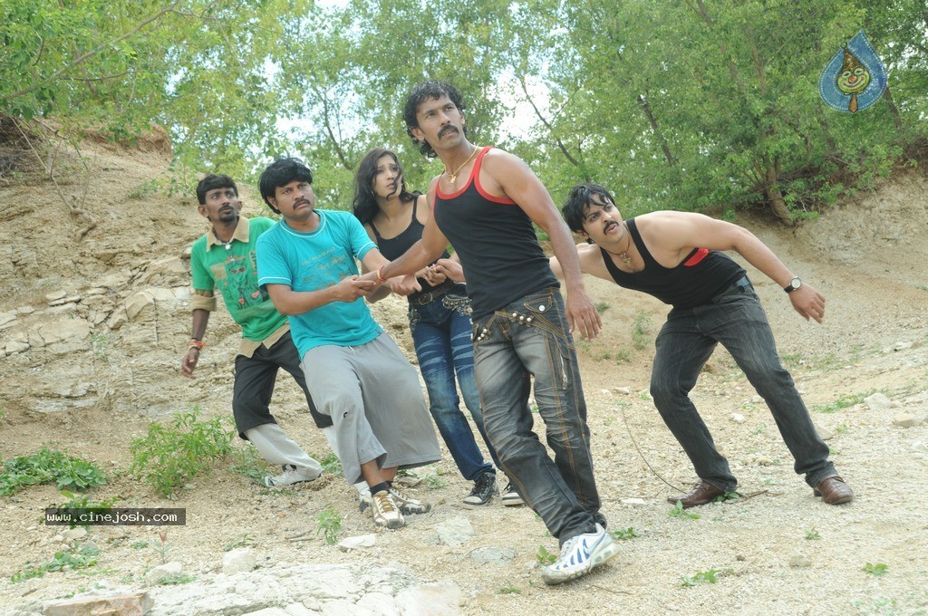 Gatham Movie Stills - 49 / 60 photos