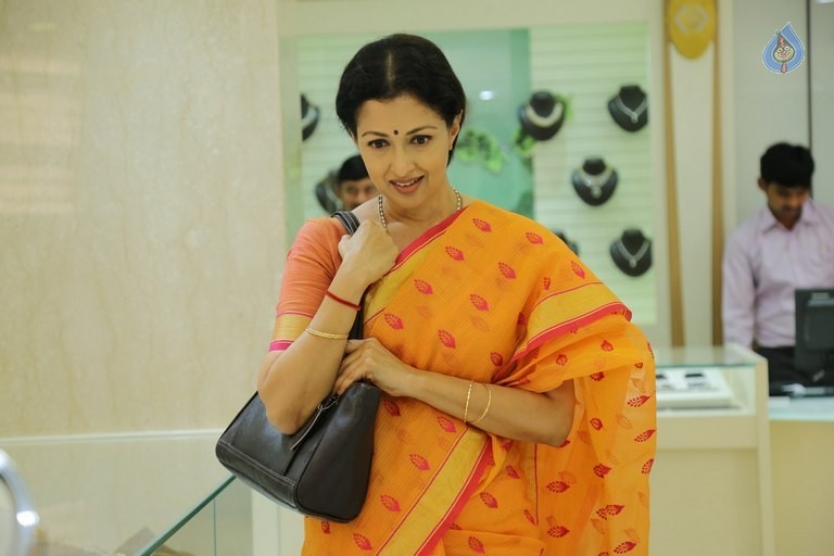 Gautami Photos in Manamantha - 1 / 4 photos