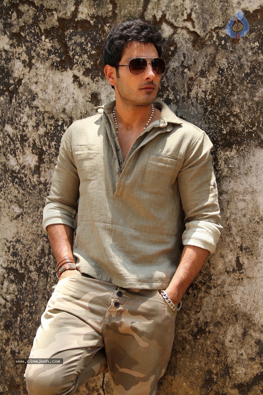 Gayakudu Movie New Gallery - 5 / 24 photos