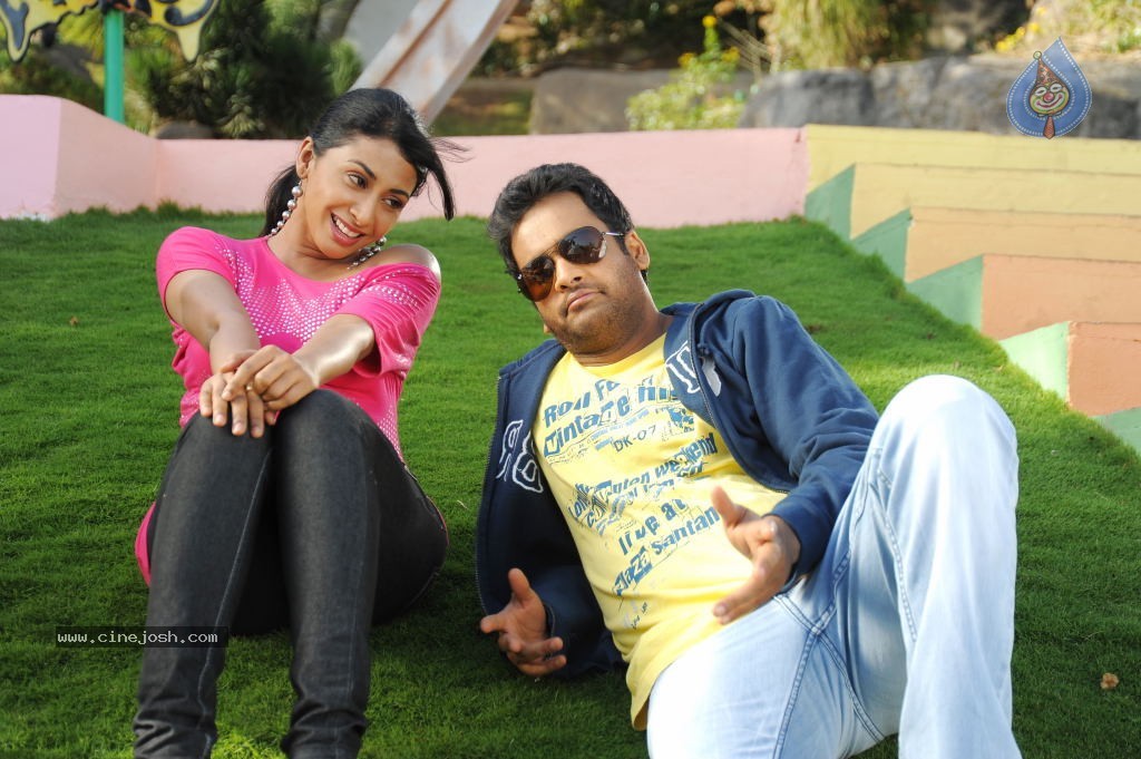 Gola Gola Movie Stills - 19 / 40 photos