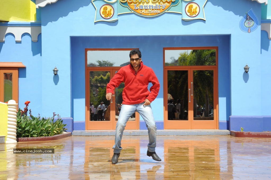 Gola Gola Movie Stills - 28 / 40 photos
