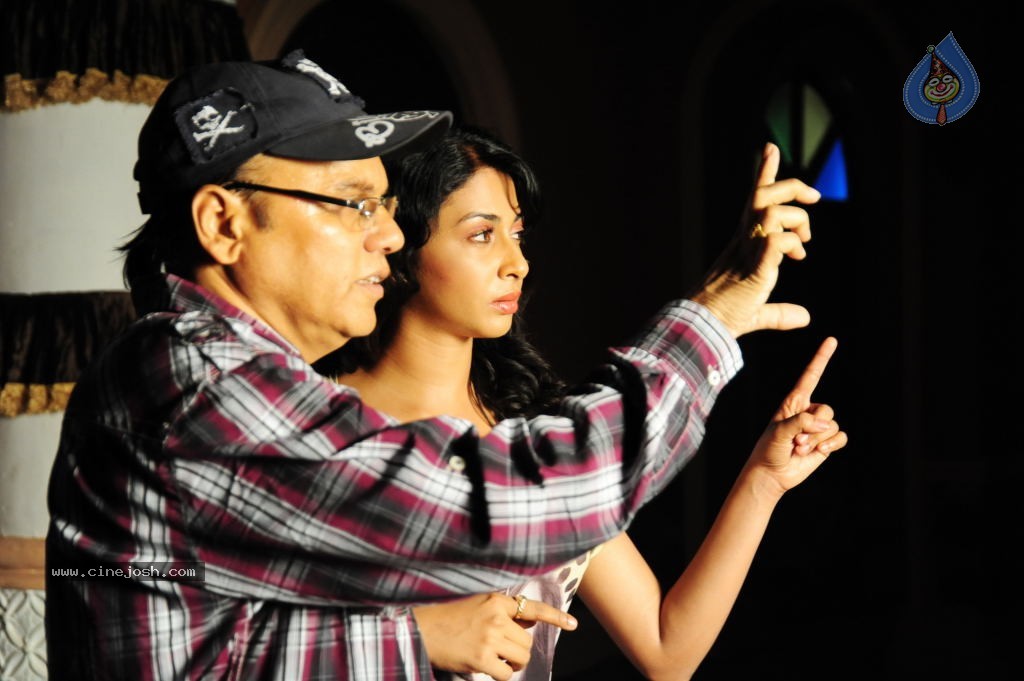 Gola Gola Movie Stills - 38 / 40 photos