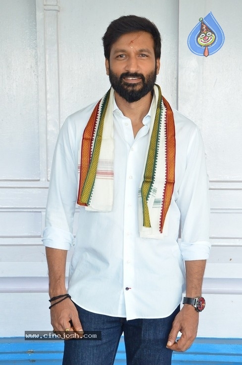 GopiChand New Film Opening Pics - 11 / 20 photos