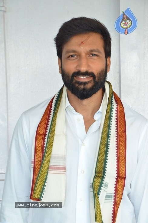 GopiChand New Film Opening Pics - 15 / 20 photos