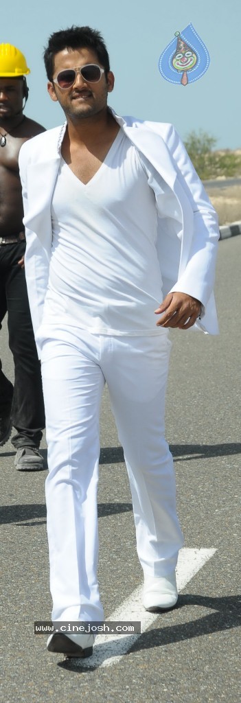 Gunde Jaari Gallanthayyinde New Photos - 7 / 11 photos