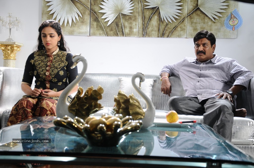 Gunde Jaari Gallanthayyinde New Stills and Walls - 22 / 38 photos