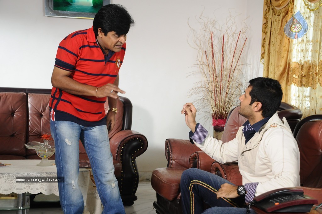 Gunde Jaari Gallanthayyinde New Stills and Walls - 23 / 38 photos