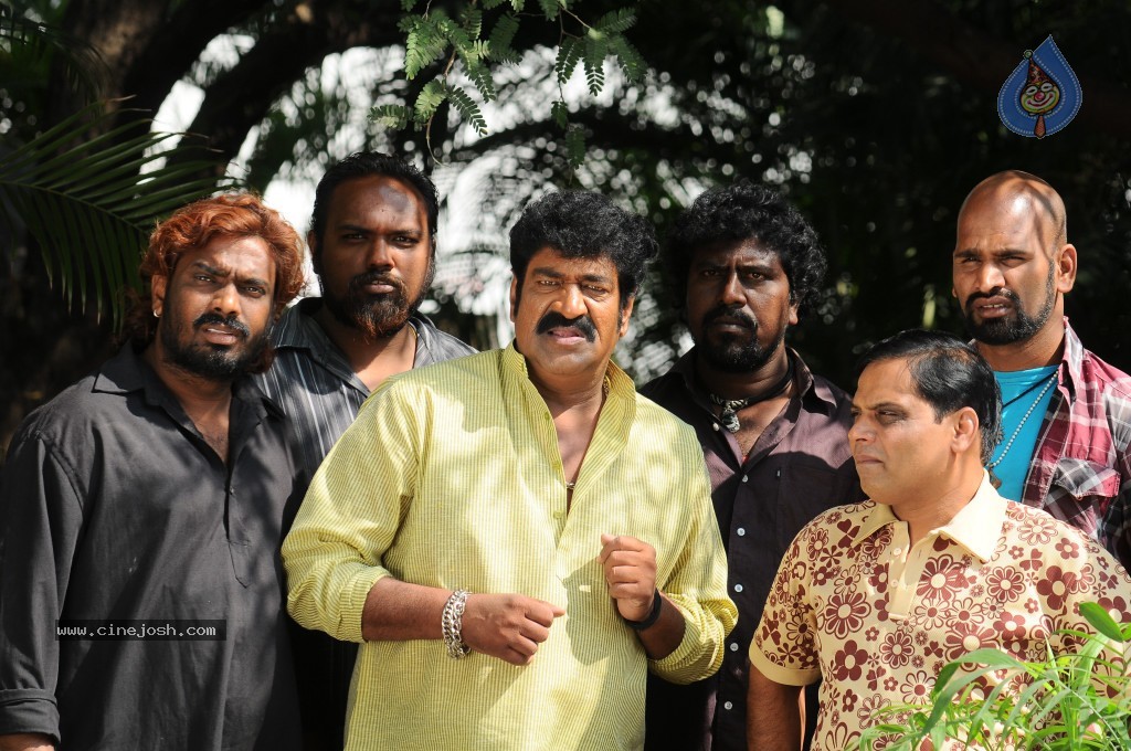 Gunde Jaari Gallanthayyinde New Stills and Walls - 30 / 38 photos