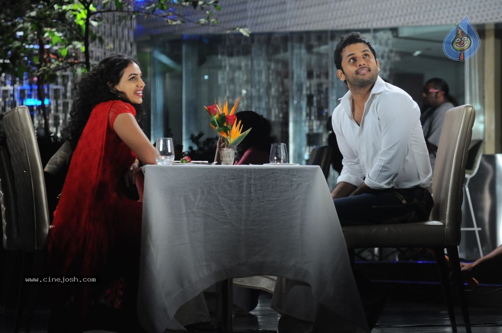 Gunde Jaari Gallanthayyinde Stills n Walls - 27 / 74 photos