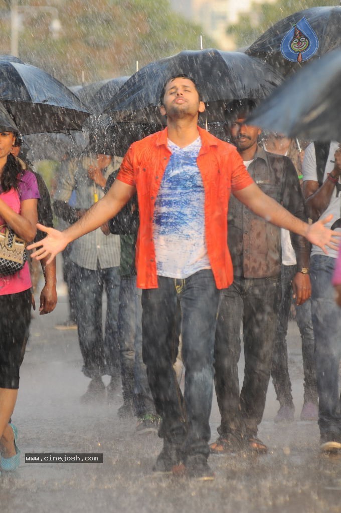 Gunde Jaari Gallanthayyinde Stills n Walls - 58 / 74 photos