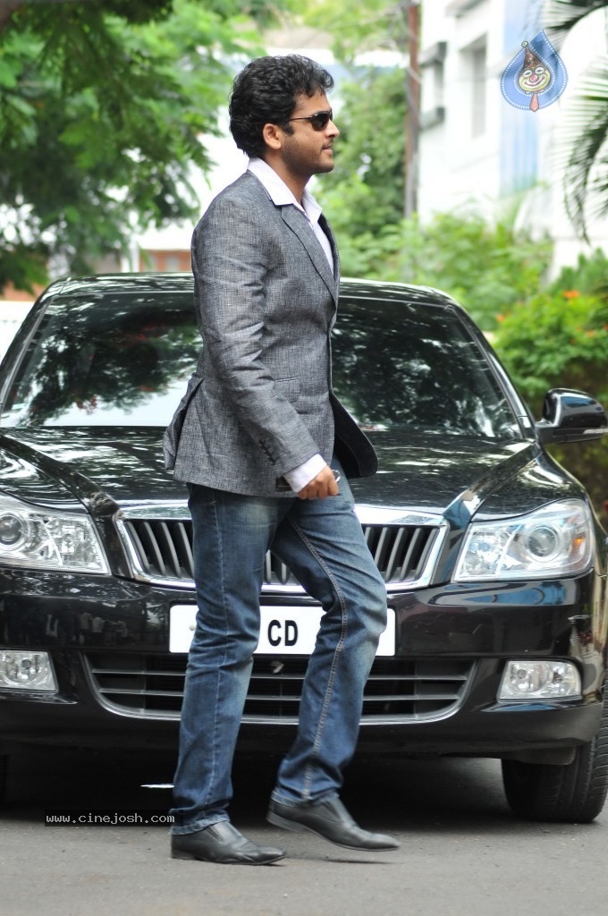 Gurudu Movie Latest Photos - 20 / 21 photos