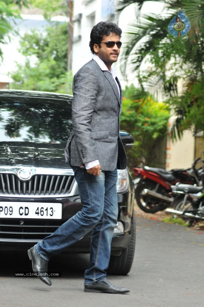 Gurudu Movie New Stills - 15 / 18 photos