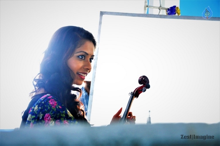 Guvva Gorinka Movie Working Stills - 8 / 18 photos