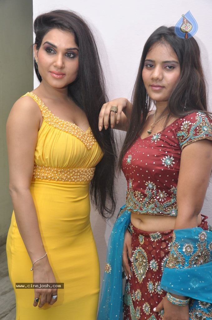 Half Boil Movie Stills n Walls - 30 / 63 photos