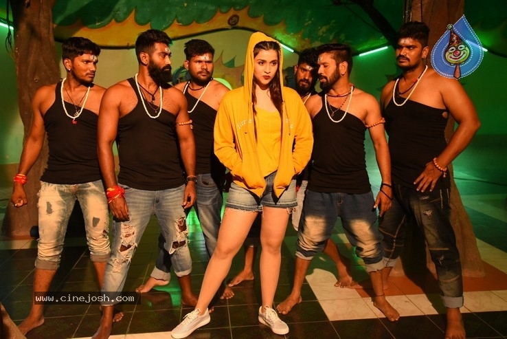 Hi 5 Movie Shooting  Pics - 17 / 21 photos