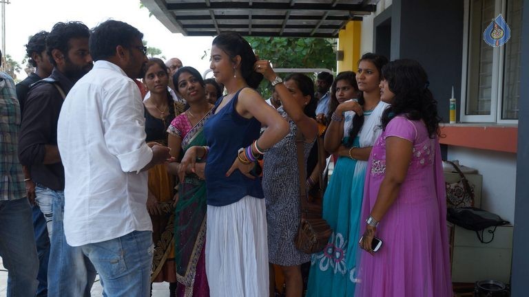 Hora Hori Photos and Posters - 9 / 27 photos