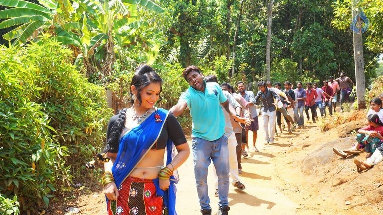 Hora Hori Photos and Posters - 14 / 27 photos