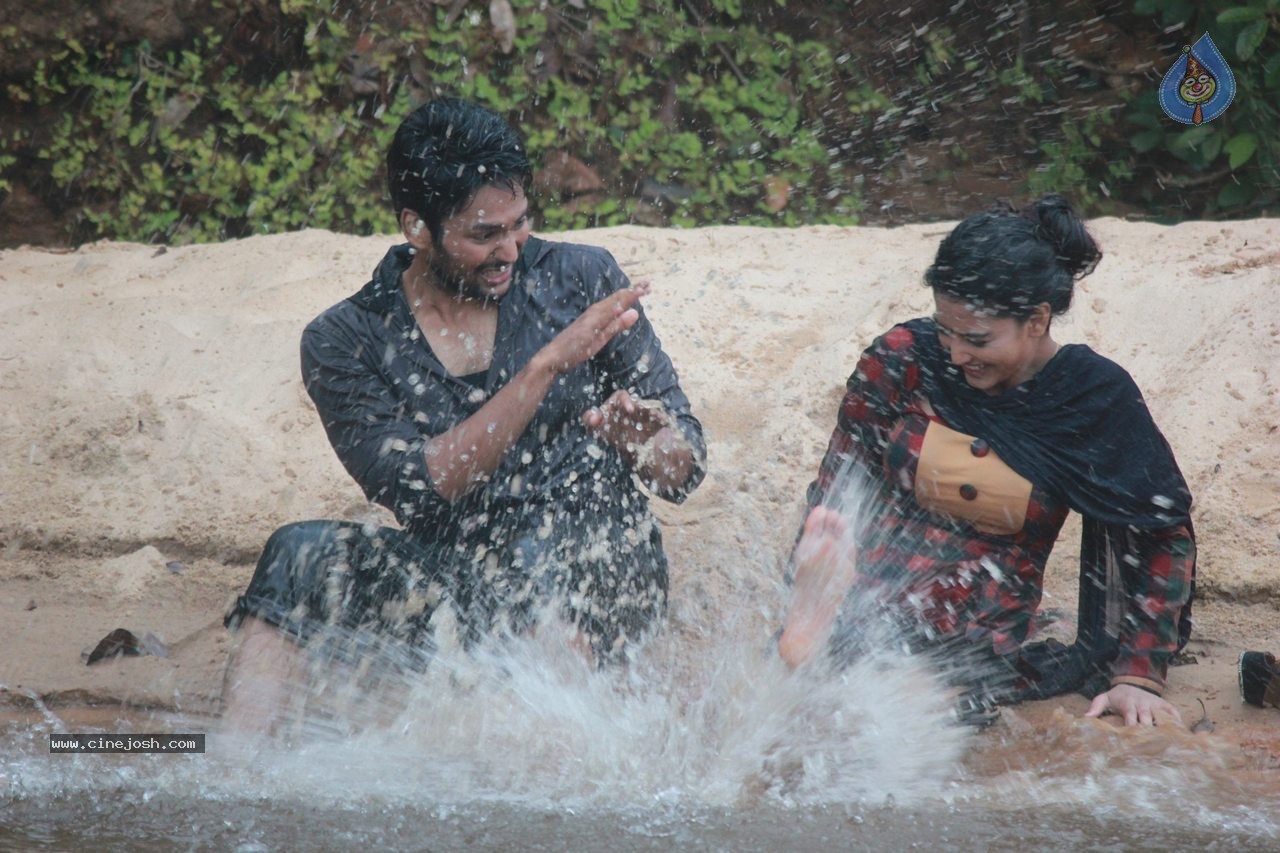 Horahori Movie Stills - 6 / 11 photos