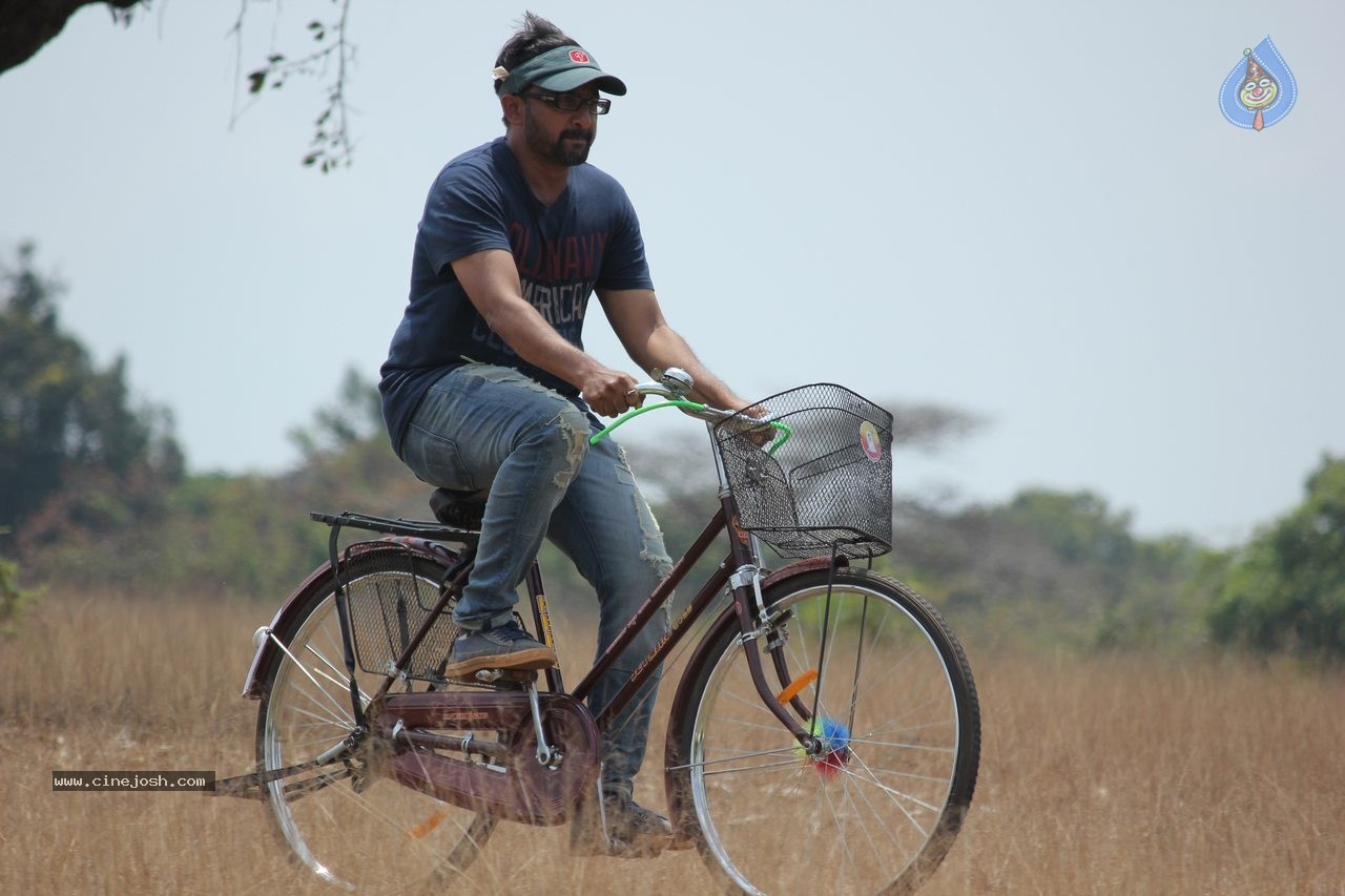 Horahori Movie Stills - 7 / 11 photos