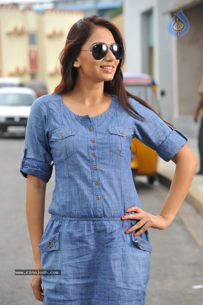 Hostel Days Movie Hot Stills - 53 / 92 photos