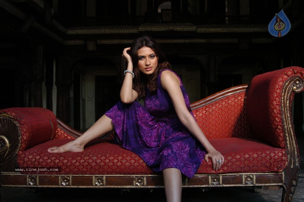 House Full Movie Stills - 2 / 20 photos