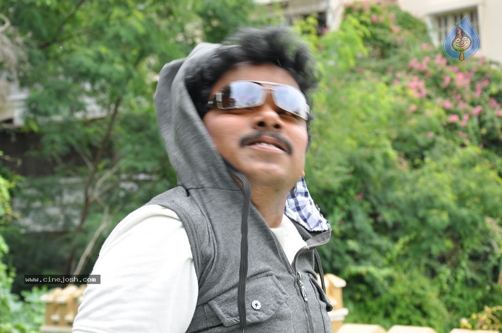 Hrudaya Kaleyam Movie Stills n Walls - 14 / 28 photos