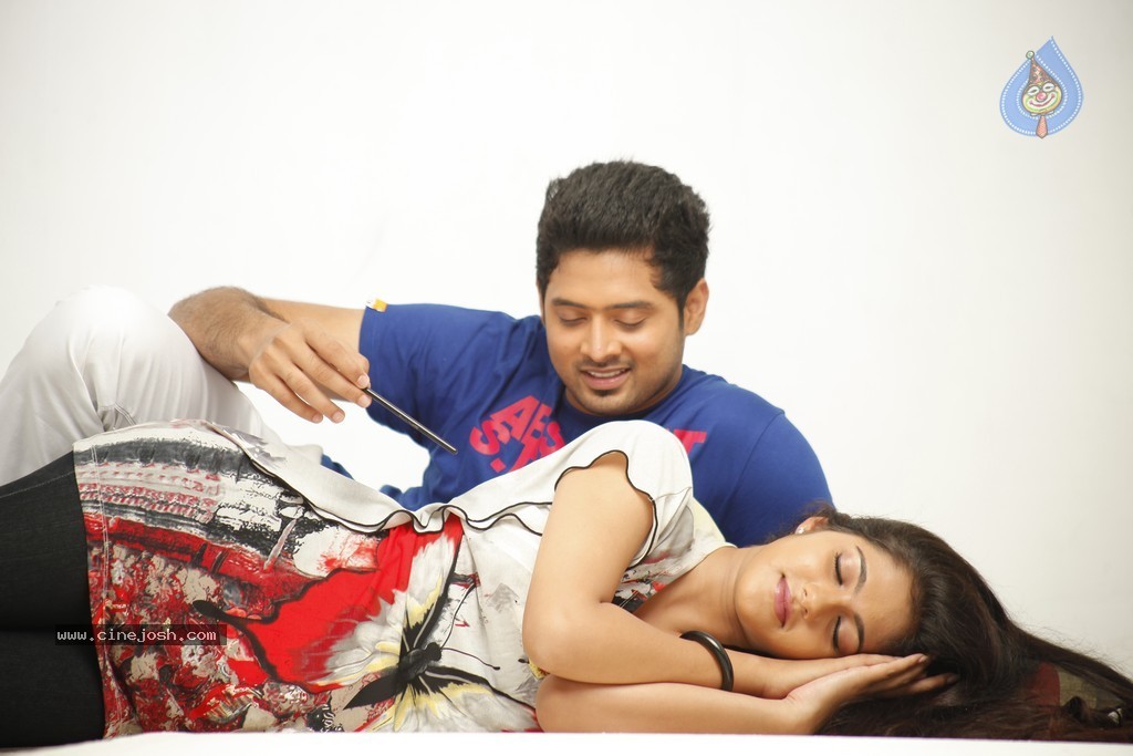 Hum Tum Movie New Gallery - 1 / 67 photos