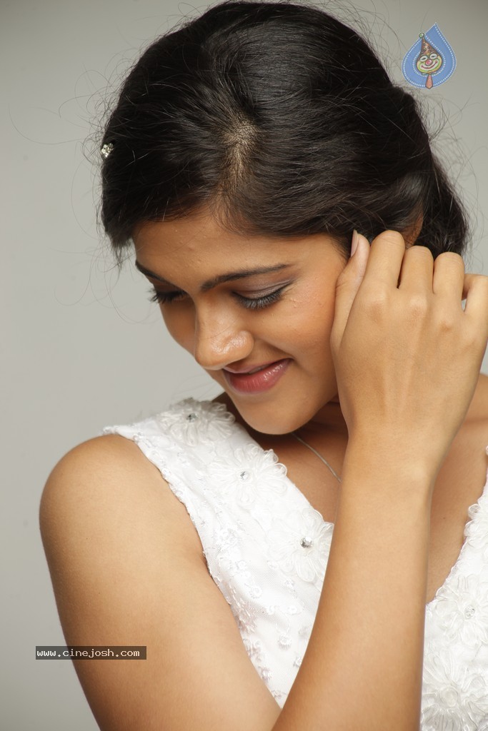 Hum Tum Movie New Gallery - 12 / 67 photos