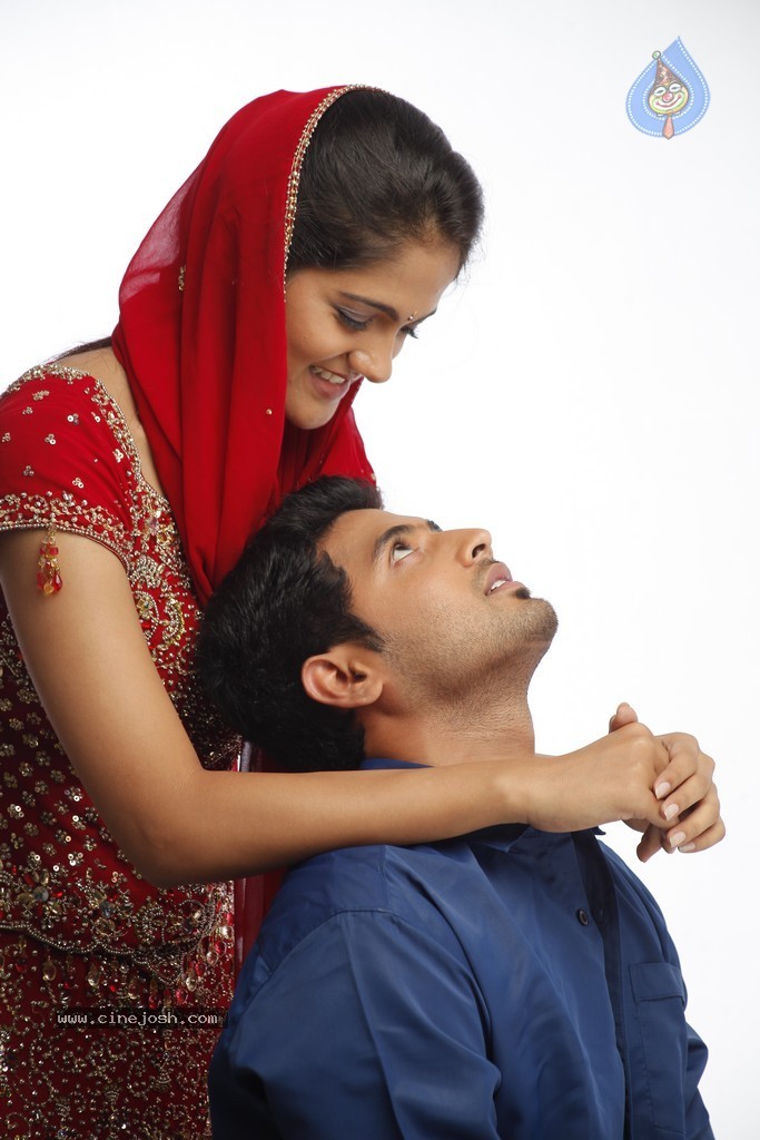 Hum Tum Movie New Gallery - 13 / 67 photos