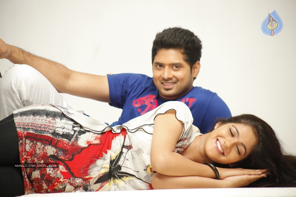 Hum Tum Movie New Gallery - 17 / 67 photos