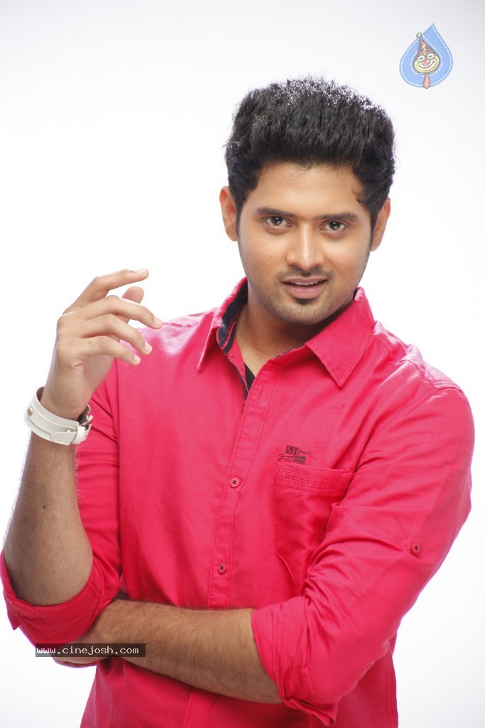 Hum Tum Movie New Gallery - 24 / 67 photos