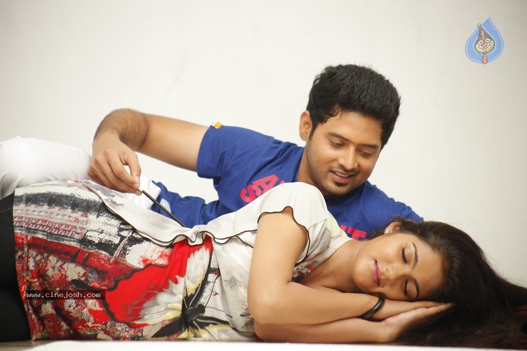 Hum Tum Movie New Gallery - 29 / 67 photos