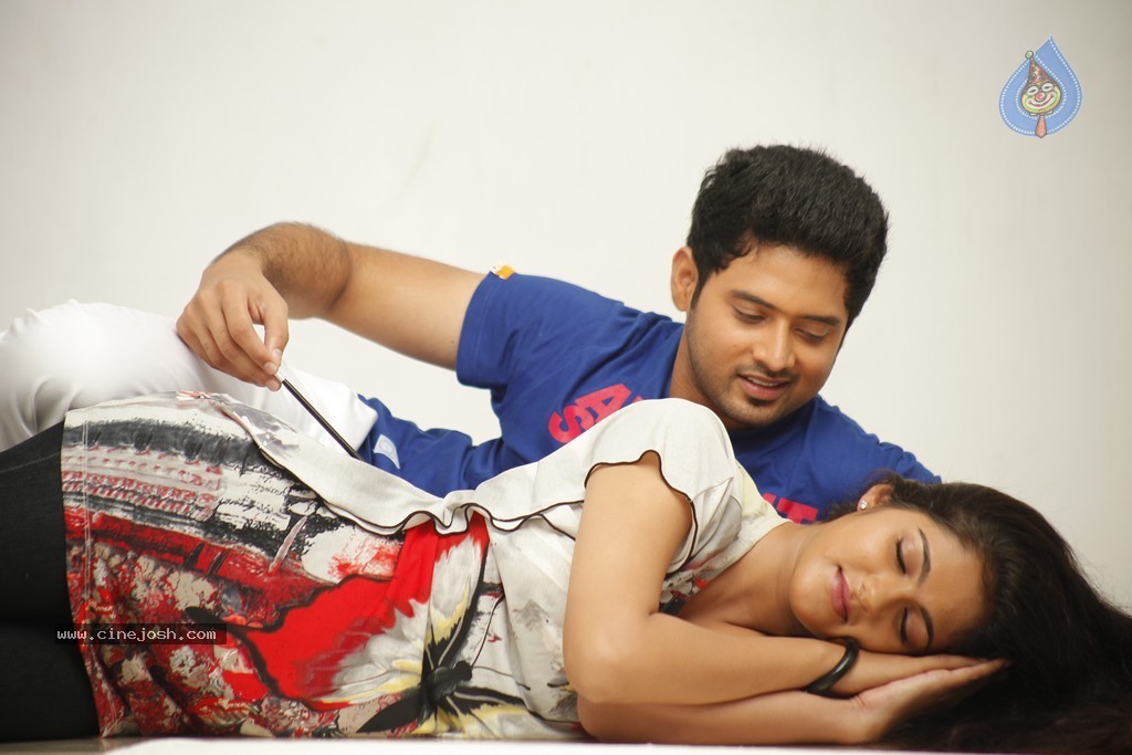 Hum Tum Movie New Gallery - 35 / 67 photos