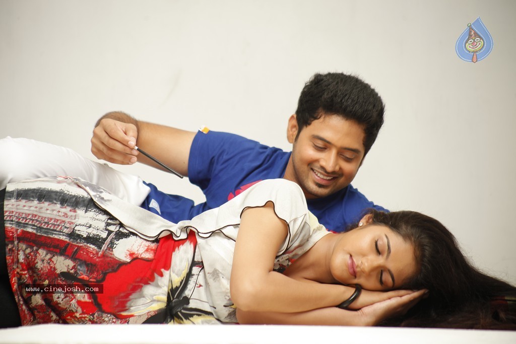 Hum Tum Movie New Gallery - 36 / 67 photos