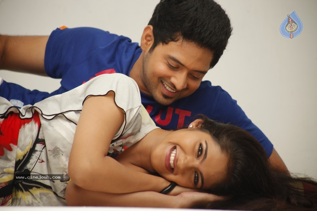 Hum Tum Movie New Gallery - 37 / 67 photos