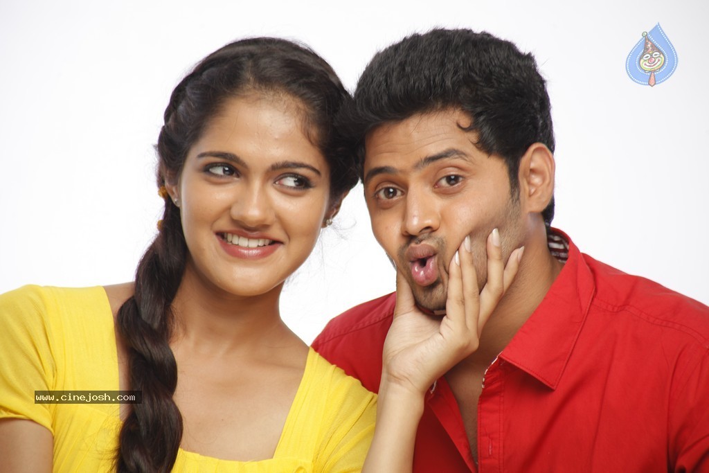 Hum Tum Movie New Gallery - 47 / 67 photos