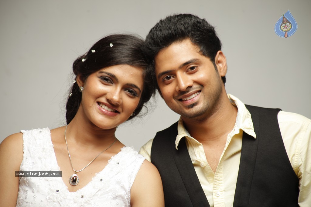 Hum Tum Movie New Gallery - 48 / 67 photos