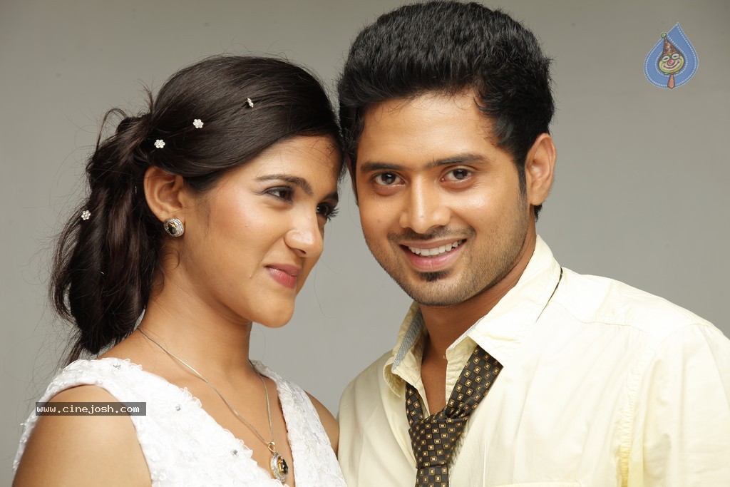 Hum Tum Movie New Gallery - 51 / 67 photos