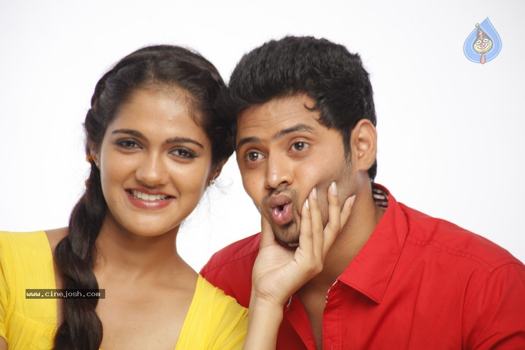 Hum Tum Movie New Gallery - 52 / 67 photos