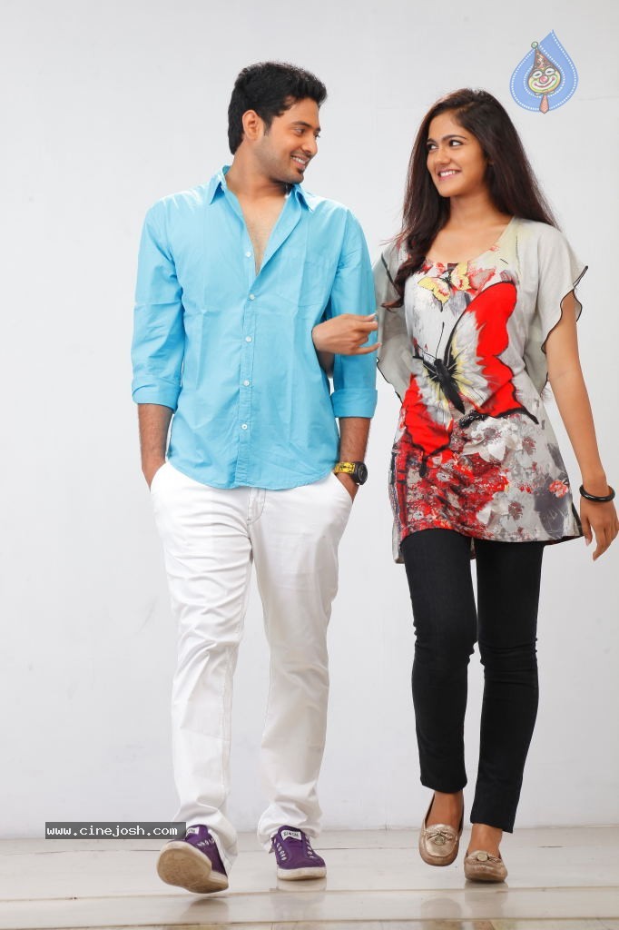 Hum Tum Movie Stills n Walls - 12 / 26 photos