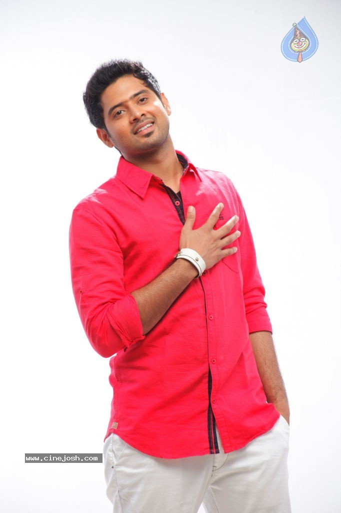 Hum Tum Movie Stills n Walls - 14 / 26 photos