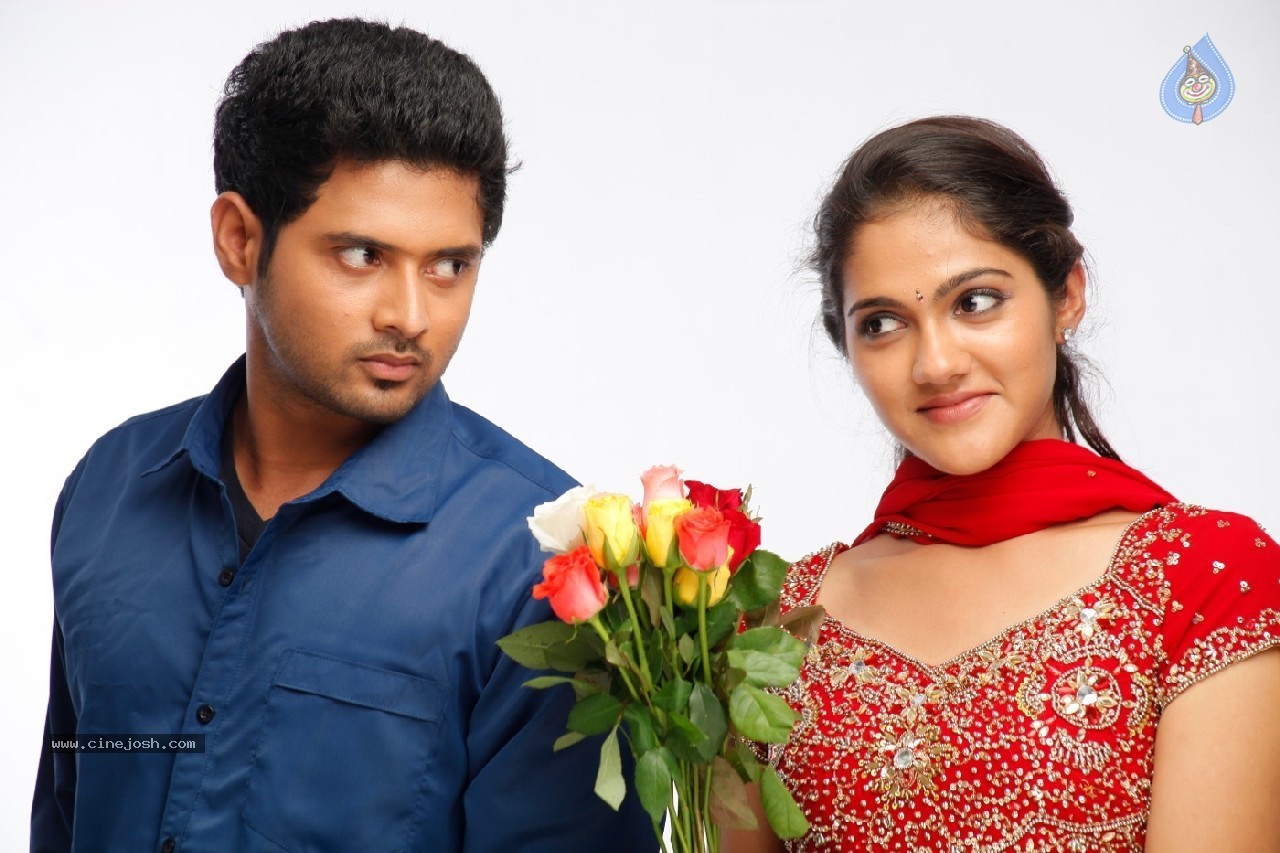 Hum Tum New Stills - 12 / 15 photos