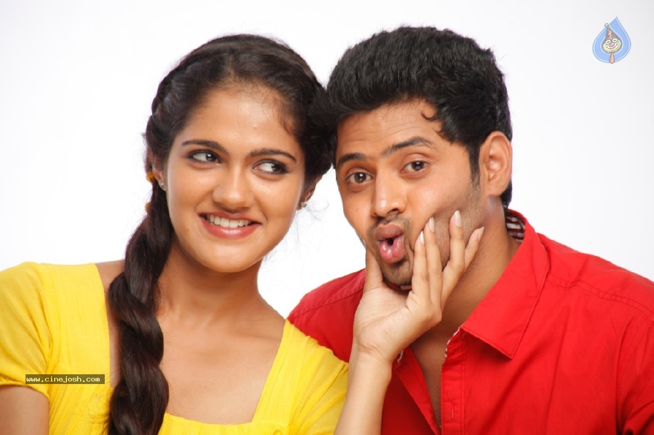 Hum Tum New Stills - 15 / 15 photos