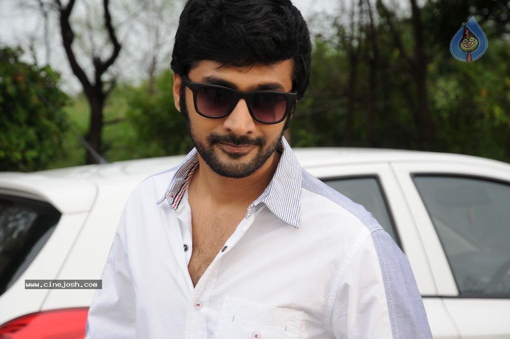 Hyderabad Love Story Working stills - 25 / 48 photos