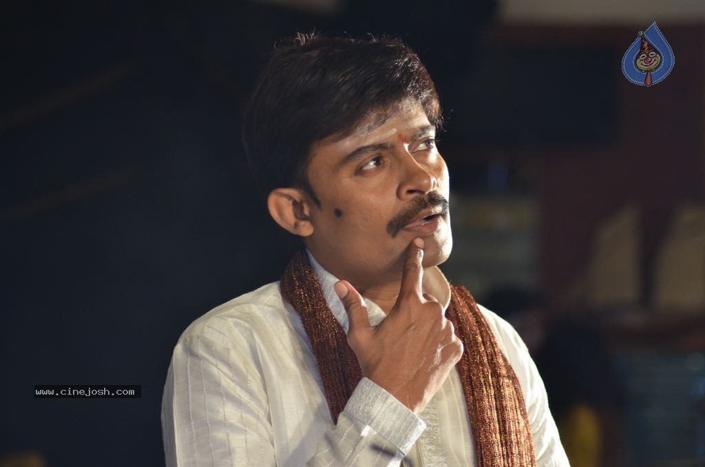 Hyderabad Love Story Working stills - 29 / 48 photos