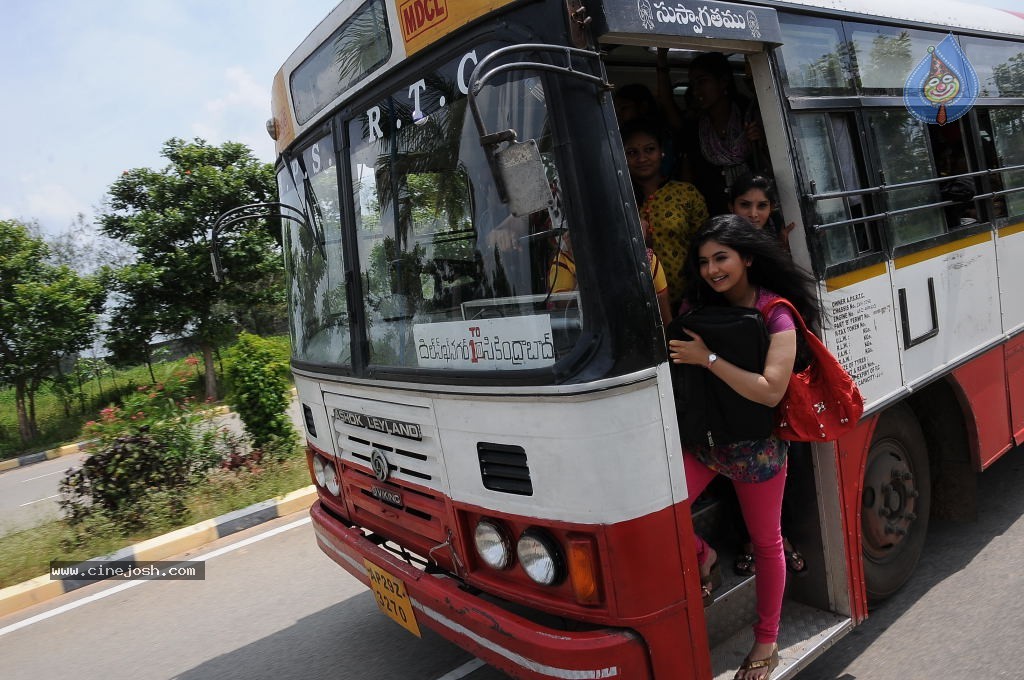 Hyderabad Love Story Working stills - 32 / 48 photos