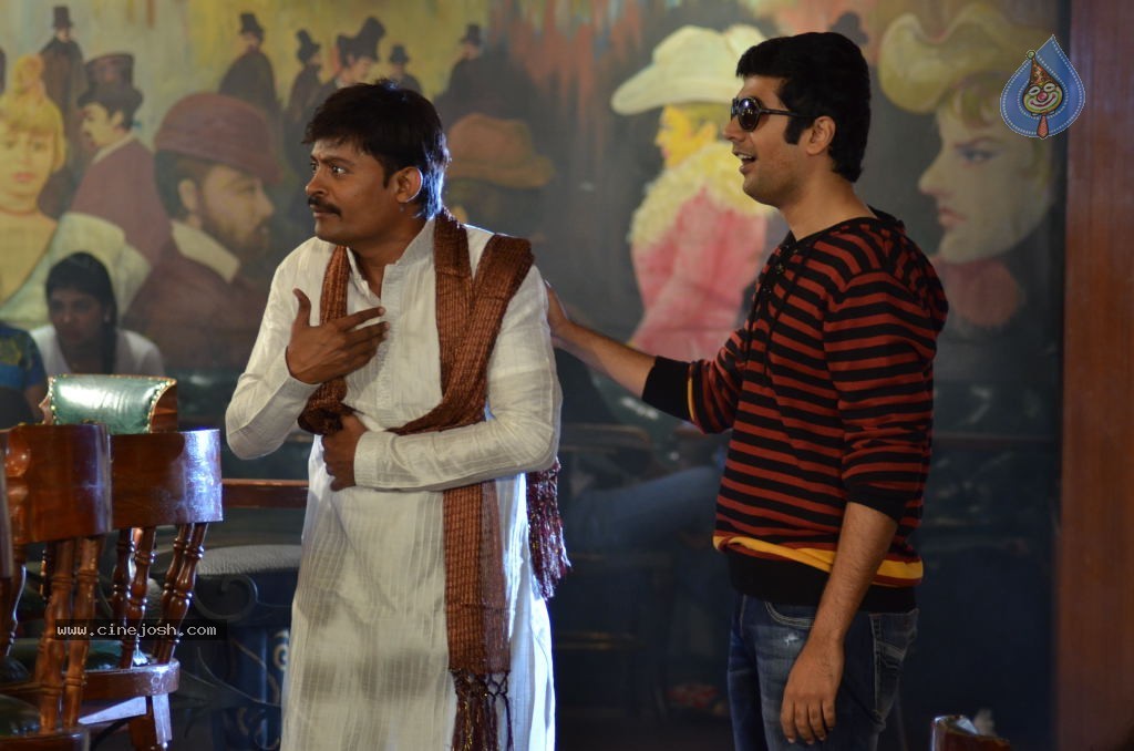 Hyderabad Love Story Working stills - 38 / 48 photos